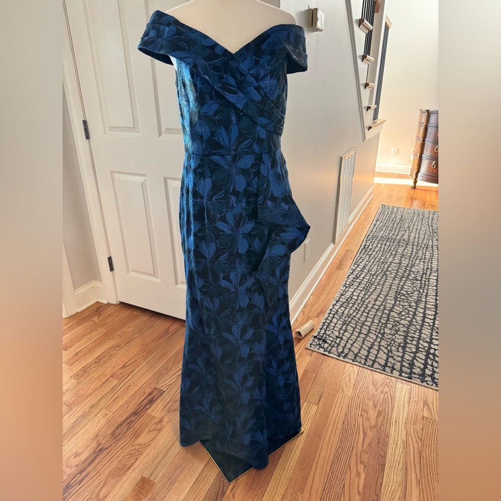 Elegant Blue Floral Off-Shoulder Dress - Picture 7 of 16